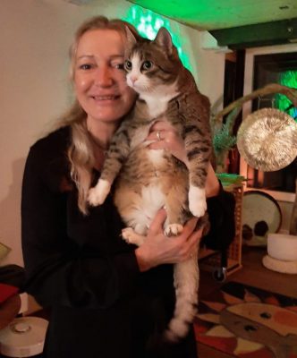 Bettina mit Katze